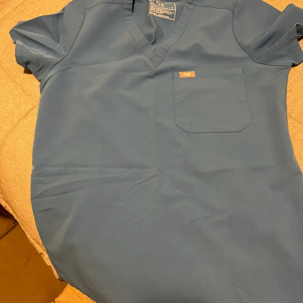 Figs Women's Blue V-Neck Short Sleeve Top